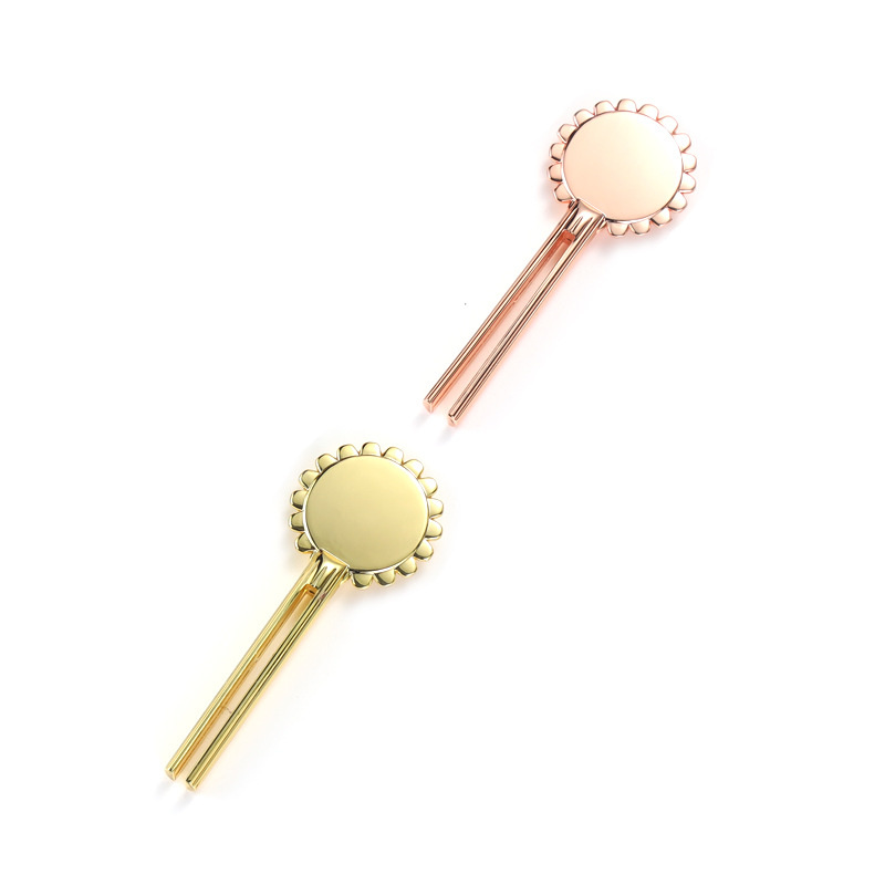 Cjevčica od legure cinka u obliku nasmiješenog cvijeta Cjevčica od legure cinka u obliku nasmiješenog cvijeta